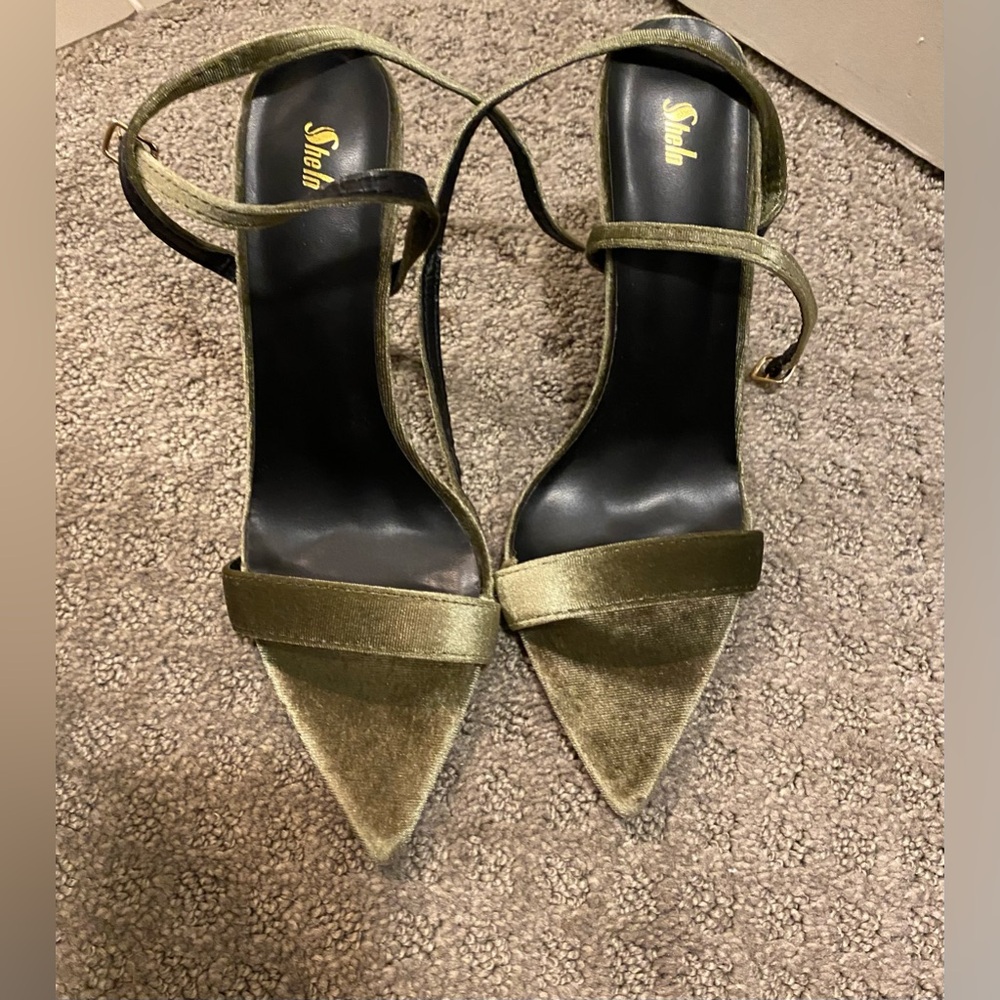 Green Velvet heels.
SHEIN store.